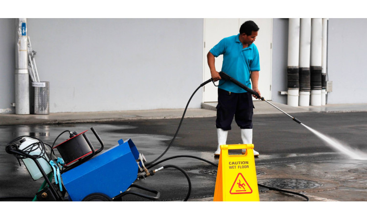 Endüstriyel Temizlikte Tiner Kullanımı: Nerede Faydalı, Nerede Tehlikeli?